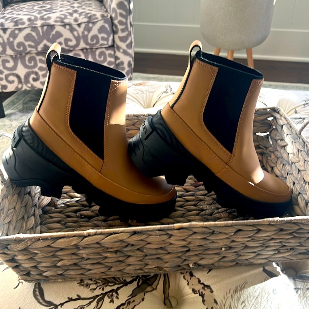 NWOT Women’s Sorel Brex Chelsea Waterproof Boots Size 8!!
